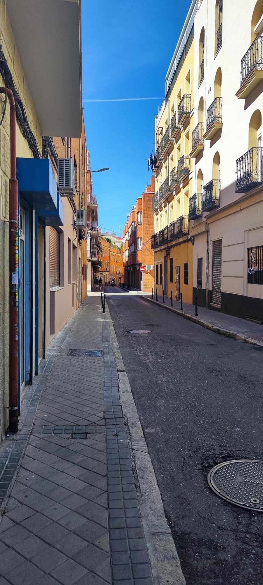 Entero Junto A Cuatro Caminos Con Licencia Del Ayto De Apartamento *