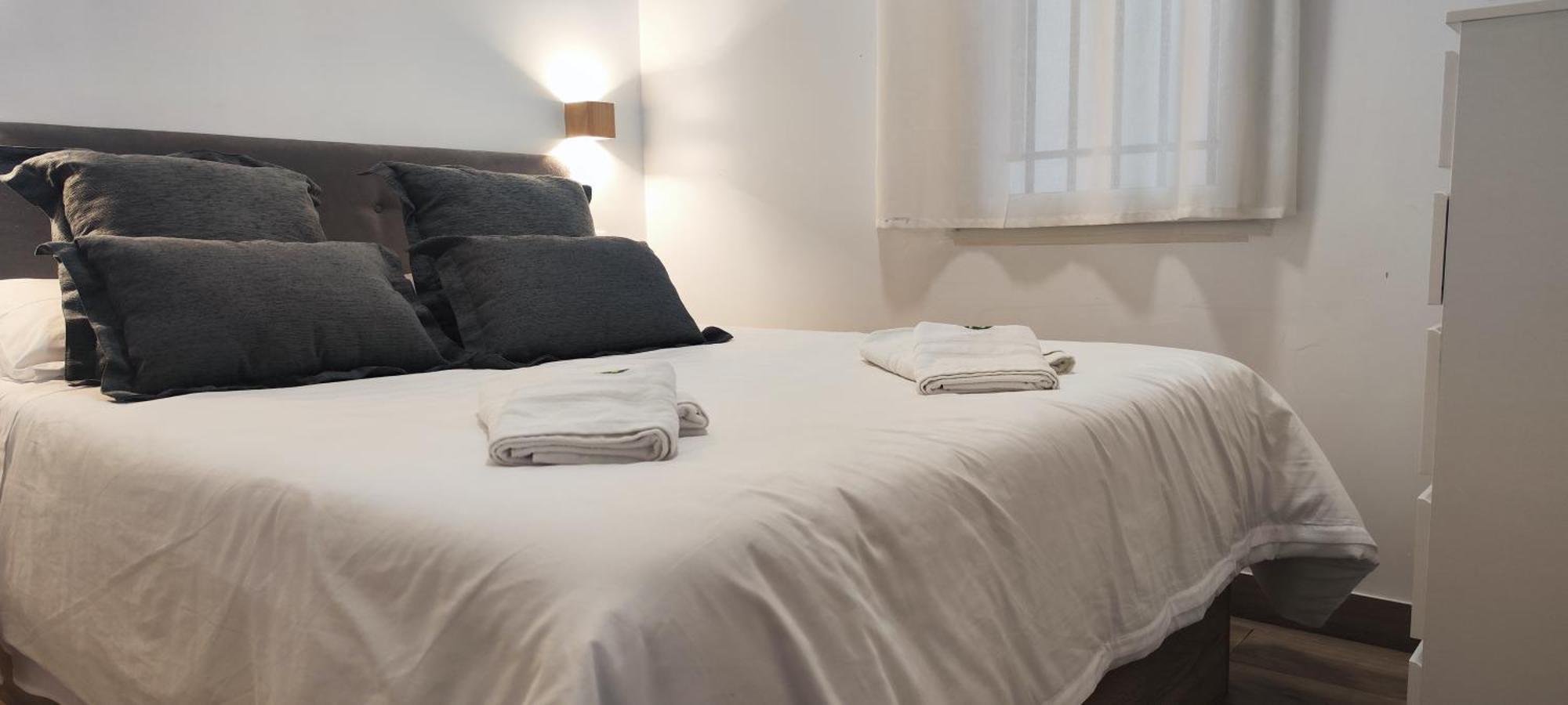 Apartamento Entero Junto A Cuatro Caminos Con Licencia Del Ayto De *